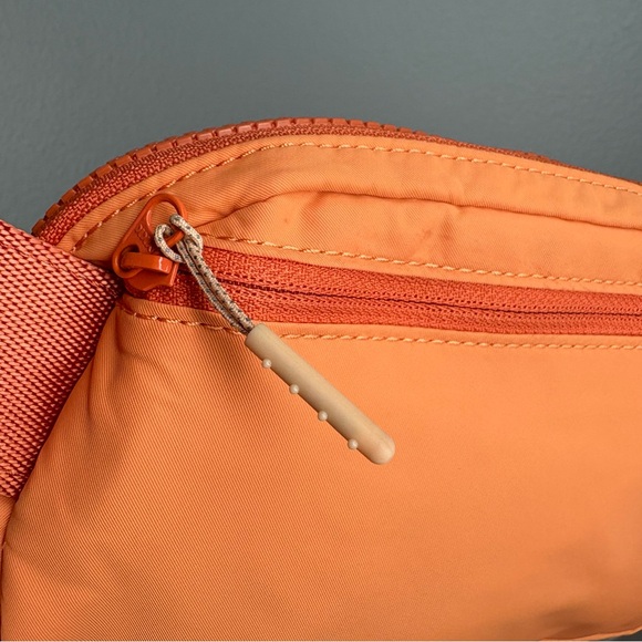 Lululemon Everywhere Belt Bag 1L Golden Apricot/Warm Coral - Picture 6 of 12